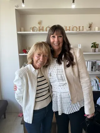 ロング Maho/海外 レイヤー/ハイトーンのヘアスタイル