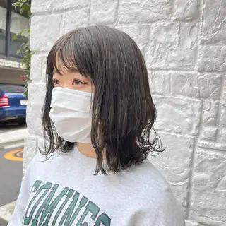 ミディアム カラー カジュアルを女っぽく 𝗮𝘆𝗮𝗰𝗼のヘアスタイル