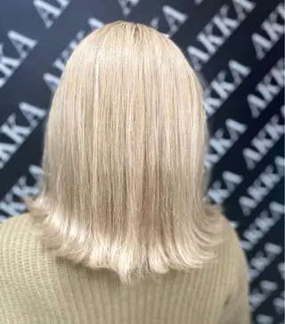 ミディアム カラー ヘアアレンジ メンズ キッズ ネイル マツエク・マツパ アイブロウ 🌟ブリーチ特化型 ハイトーンカラー🌟のヘアスタイル