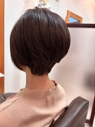 ショート シンセティックヘアデザイン所属・吉井 愛のヘアスタイル