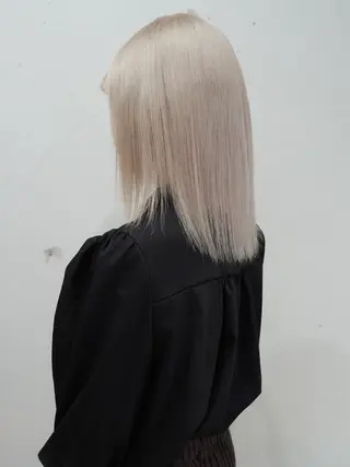 ミディアム 🌙艶ハイトーン/ ミユウのヘアスタイル