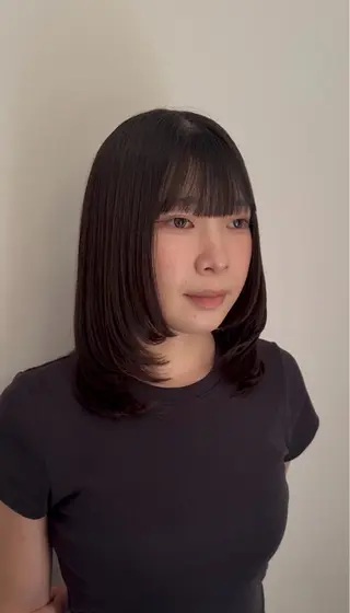 ミディアム 小野 希奈のヘアスタイル