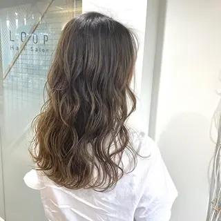 ロング カラー やじま ひろこのヘアスタイル
