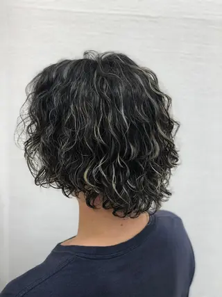 ミディアム カラー パーマ 渕向 克海のヘアスタイル
