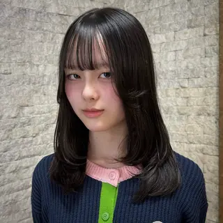 ミディアム INORI|レイヤー |ハッシュカットのヘアスタイル