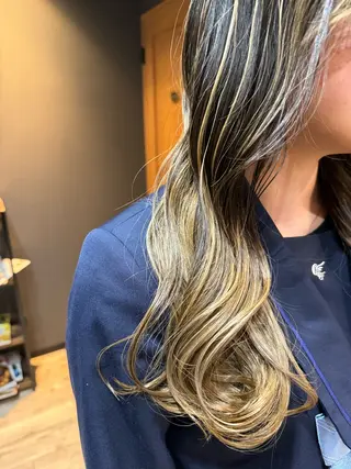 ロング カラー ワタナベ テルマサのヘアスタイル