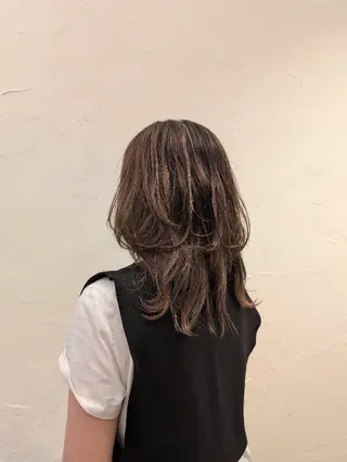 ミディアム 吉田 彩のヘアスタイル