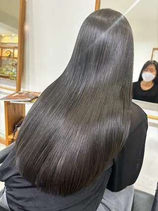 ロング カラー hoNua. 栄/透明感カラーのヘアスタイル