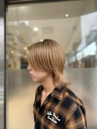 ミディアム メンズ ハイトーン× デザイン　Runoのヘアスタイル