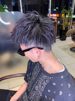 ショート カラー 山口 寛生のヘアスタイル