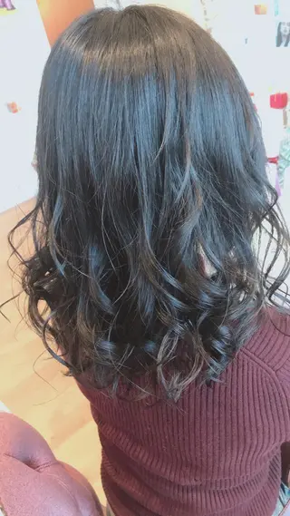 セミロング 山本 咲貴のヘアスタイル