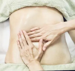 腸もみ整体プライベートサロン桜の間-乃木坂店-所属・美腸セラピストのいる 腸とカラダ専門サロンのエステ・リラクイメージ