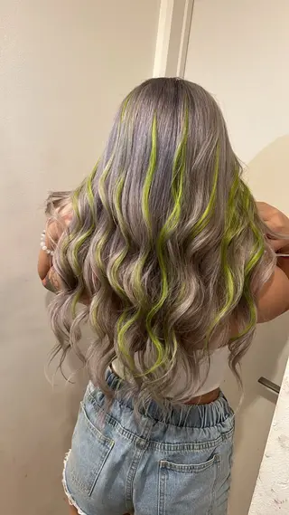 セミロング カラー ヘアアレンジ 🔥ハイトーンカラー ギャルNAOKI🔥のヘアスタイル