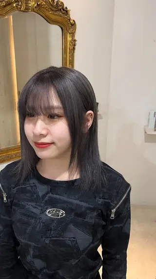 ミディアム 🩶ハイトーン🖤 URARAのヘアスタイル