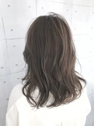 ミディアム カラー 高木 麻知子のヘアスタイル