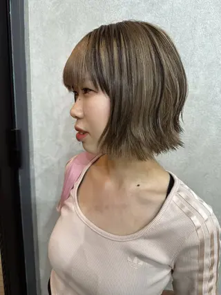 ショート カラー AIRI layer cut hairのヘアスタイル