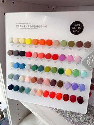 カラー ネイル ネイルサロンAiri 長さ出し·シンプルのネイルデザイン