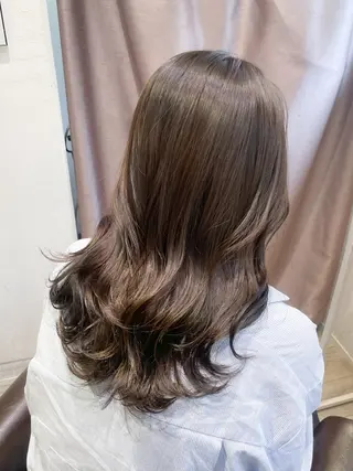 セミロング カラー Grand Link （グランリンク）のヘアスタイル