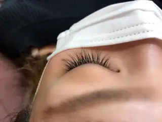 マツエク・マツパ 保子 祐里香のヘアスタイル