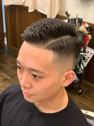 ショート HIRO銀座　バーバーショップ丸の内所属・ヒロ銀座 林のヘアスタイル