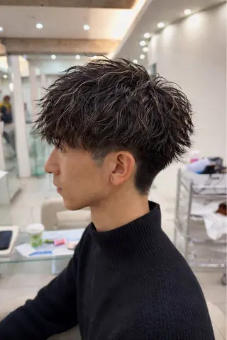 メンズ メンズ特化/メンズ パーマ/ハイトーンのヘアスタイル