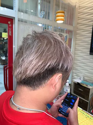 ショート カラー ヘアアレンジ メンズ 今村公介 ブリーチ特化、派手髪のヘアスタイル