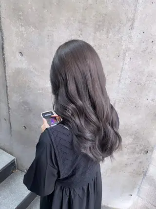 ロング LEF TATEMACHI所属・西山祐生/ハイトーン /ケアブリーチ/艶髪のヘアスタイル