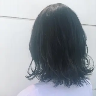 ミディアム カラー RINA🧤 デザインとボブのヘアスタイル