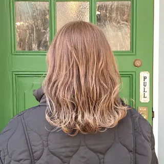 ミディアム カラー BRITS 渡辺 菜々子のヘアスタイル