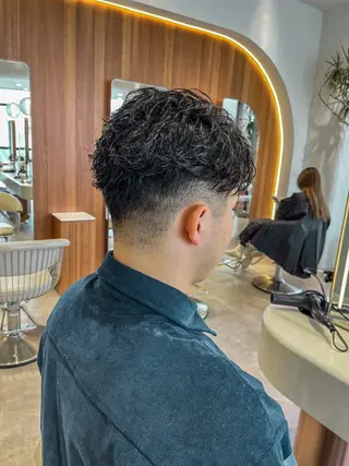 ショート soen所属・⚡メンズパーマフ ェードカットTomyのヘアスタイル