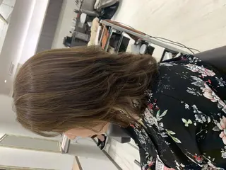 ミディアム カラー 瀬尾 由希菜のヘアスタイル