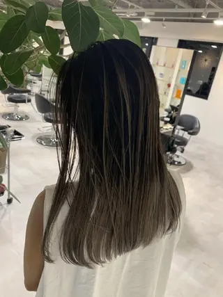 セミロング カラー SHI Oのヘアスタイル
