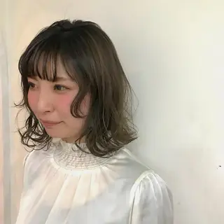 ミディアム カラー レイヤー/顔周り /AKARIのヘアスタイル