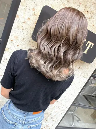 ミディアム カラー ハイライトが 得意なニキです😊のヘアスタイル