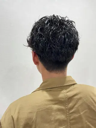 ショート パーマ メンズ 佐治 梨乃のヘアスタイル