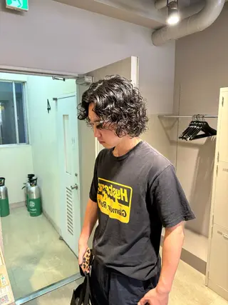 ミディアム パーマ ヘアアレンジ メンズ 顔まわりカット の達人のヘアスタイル