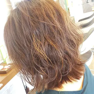 カラー 若泉 真梨のヘアスタイル