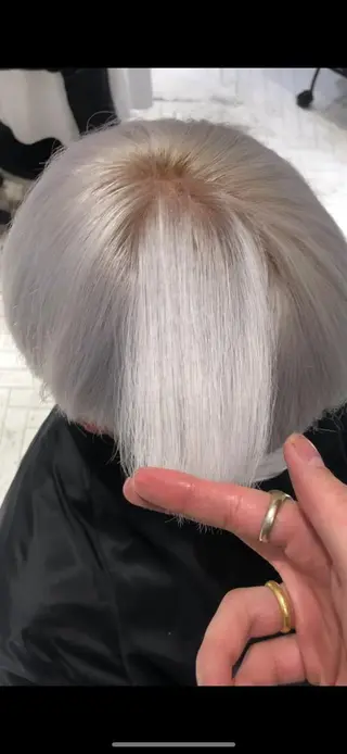 カラー ROVER所属・👑ホワイトカラー ブロンド特化👑映人のヘアスタイル