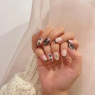 ネイル 黒葛原 めぐみのネイルデザイン
