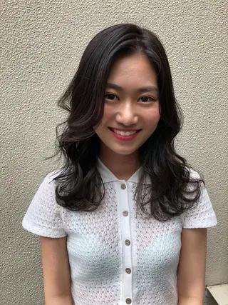ミディアム カラー ツキノキ ミナのヘアスタイル
