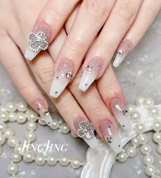 ネイル 🦋 Queenieのネイルデザイン