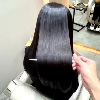 ロング Soleriaソレリア所属・おしゃれ染めで白髪 ぼかし/山口玲緒奈のヘアスタイル