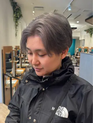 ショート カラー 堀結香/顔まわり レイヤー/蒲生四丁目のヘアスタイル