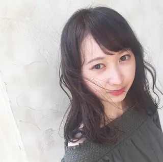 カラー 岩田 萌那のヘアスタイル
