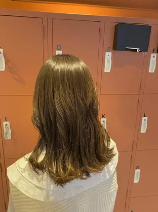 ミディアム カラー 艶髪に✧ / 透明感 カラー / 冨成のヘアスタイル