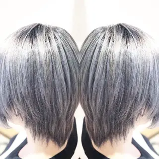 ショート カラー 及川シゲル 髪質改善講師のヘアスタイル