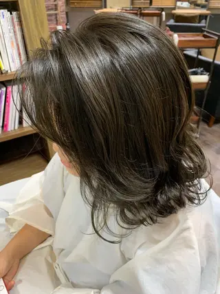 ミディアム カラー 平 ちひろのヘアスタイル