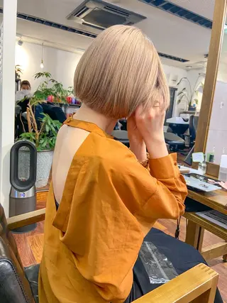 ミディアム カラー 岡本康平/ボブ /ブリーチ/レイヤーのヘアスタイル