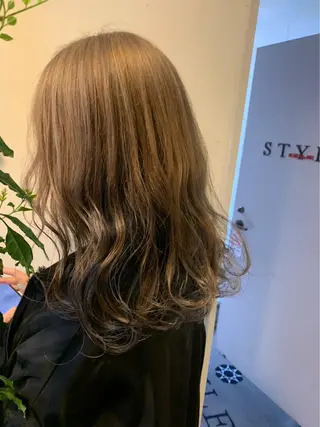 セミロング カラー ママ美容師まつげ 🤍まき🤍のマツエク・マツパデザイン