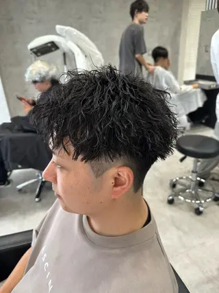 ショート パーマ メンズ ユウ🪄 パーマ指名No1のヘアスタイル